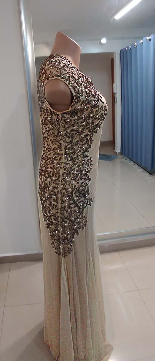 Vestido de festa Plus size, me da noiva, nude com dourado